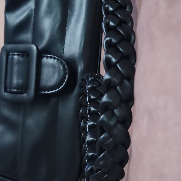 PIXI Crossbody Bag LIKE NEW - Picture 2 of 10